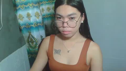 Snapshot of asian_rhean chatting on February 23, 4:33 am Rhean online show from February 23, 4:33 am