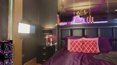 BUNNY WILDER online show from November 7, 5:46 am