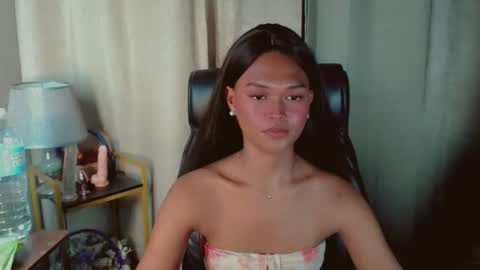 Kianna online show from May 24, 1:43 pm