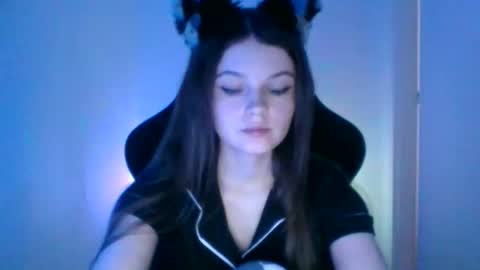 Snapshot of astradream_ chatting on September 18, 3:54 pm astradream_ online show from September 18, 3:54 pm