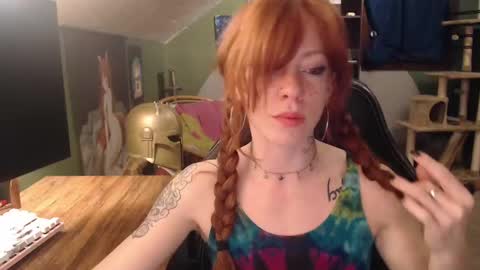 Snapshot of astraeasiren chatting on December 12, 4:37 am AstraeaSiren online show from December 12, 4:37 am