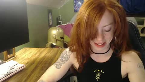 Snapshot of astraeasiren chatting on February 13, 5:26 am AstraeaSiren online show from February 13, 5:26 am
