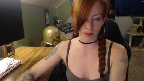 Snapshot of astraeasiren chatting on February 18, 5:53 am AstraeaSiren online show from February 18, 5:53 am