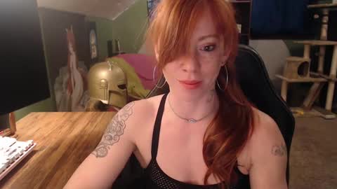 Snapshot of astraeasiren chatting on January 2, 5:03 am AstraeaSiren online show from January 2, 5:03 am