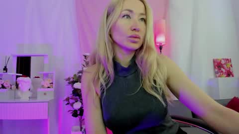 astramonroe online show from May 12, 7:27 am
