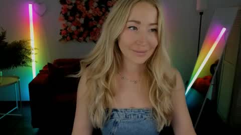 astramonroe online show from May 18, 10:21 am