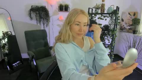 astramonroe online show from May 8, 7:55 am