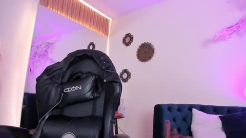 Astrid  online show from March 4, 3:24 am