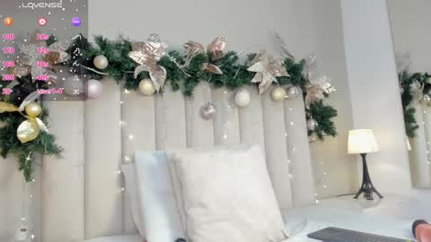 ATENEA ROBERTS Sofia online show from December 22, 1:00 pm