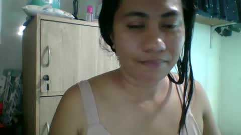 Snapshot of athena231993 chatting on October 13, 1:19 am athena231993 online show from October 13, 1:19 am