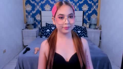 Snapshot of athenaheart chatting on January 28, 2:00 am Ady online show from January 28, 2:00 am
