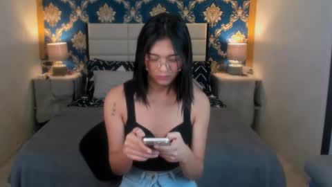 Snapshot of athenaheart chatting on February 12, 7:34 am Ady online show from February 12, 7:34 am