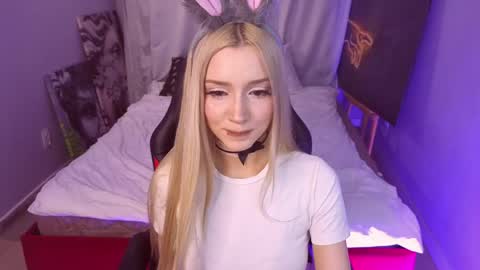 Aura online show from May 22, 9:24 pm