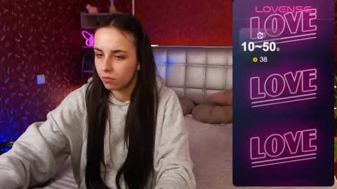 Snapshot of aurora_aksness chatting on February 12, 2:44 pm Aurora online show from February 12, 2:44 pm