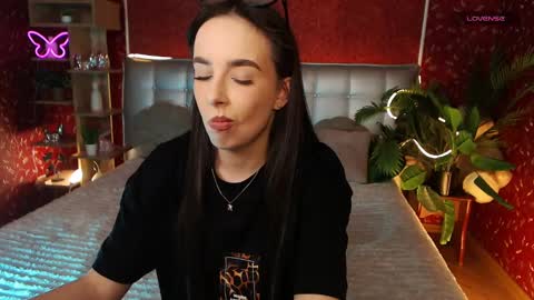 Snapshot of aurora_aksness chatting on February 5, 4:26 pm Aurora online show from February 5, 4:26 pm