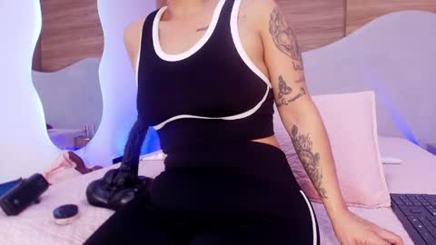 auroraa_miller online show from May 20, 3:03 am