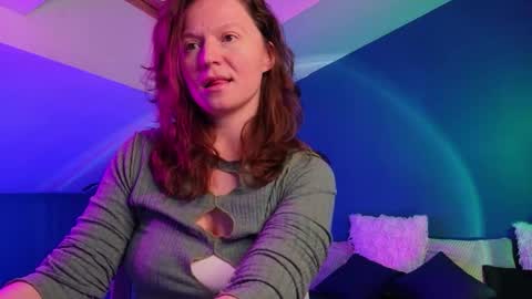 auroraborealis__ online show from December 18, 7:02 am