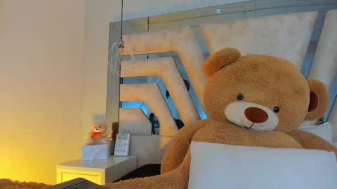 Aurora  online show from February 28, 7:57 pm