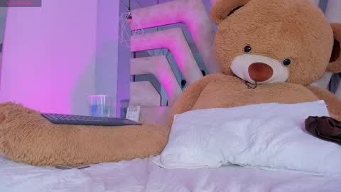 Aurora  online show from April 8, 7:49 pm