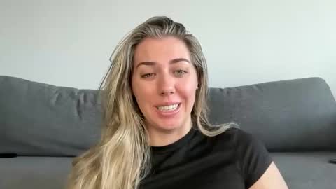 aussielulu online show from April 3, 12:52 am