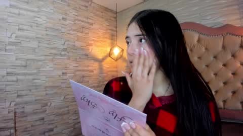 Snapshot of ava_broown chatting on December 2, 9:04 pm online show from December 2, 9:04 pm
