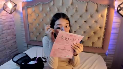 Snapshot of ava_broown chatting on December 3, 8:17 pm online show from December 3, 8:17 pm