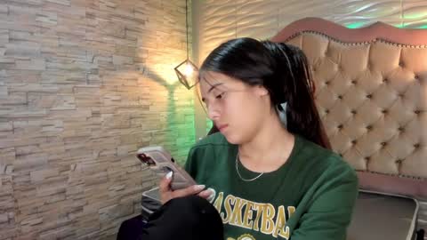 Snapshot of ava_broown chatting on February 8, 5:40 am online show from February 8, 5:40 am