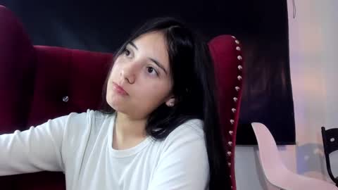 Snapshot of ava_broown chatting on December 18, 5:37 am online show from December 18, 5:37 am