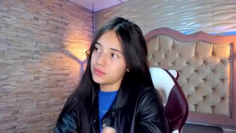 Snapshot of ava_broown chatting on February 6, 2:33 am online show from February 6, 2:33 am