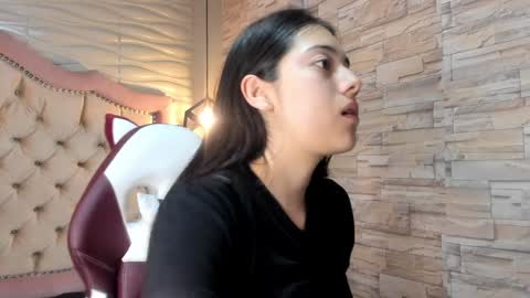 Snapshot of ava_broown chatting on January 18, 2:47 am online show from January 18, 2:47 am