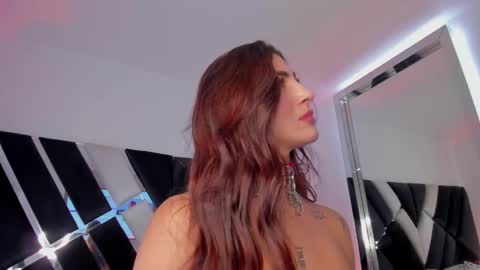 Snapshot of ava_fontana2 chatting on February 15, 10:21 pm Ava Fontana online show from February 15, 10:21 pm