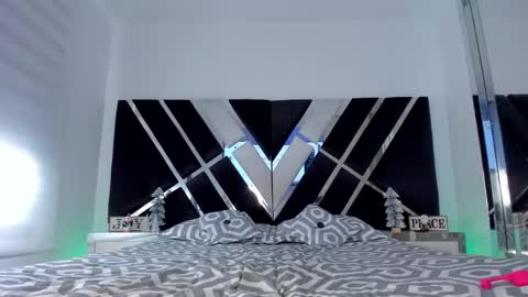 Snapshot of ava_fontana2 chatting on December 7, 7:32 pm Ava Fontana online show from December 7, 7:32 pm