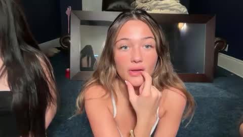 avaowenss online show from October 9, 8:24 pm