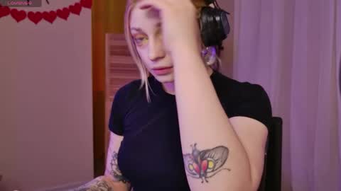 Ava online show from May 22, 1:53 pm