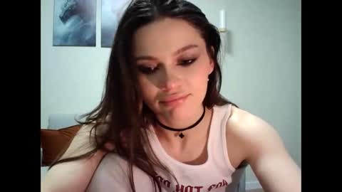 avelinehowo_uwu online show from May 15, 6:32 pm