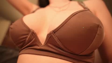 avelorialove online show from July 11, 10:26 am