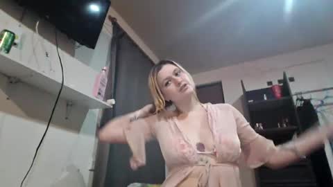 Avery Doll online show from July 19, 11:07 pm