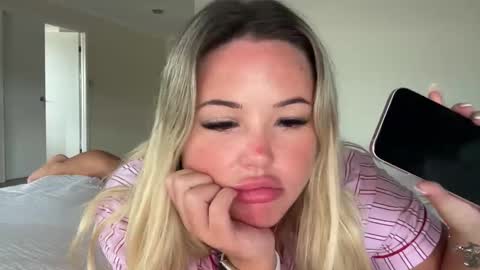 ur gf online show from March 5, 2:07 am