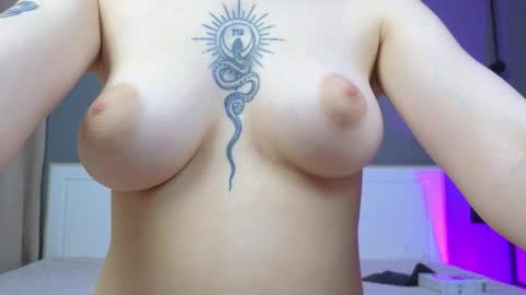 Snapshot of avgustina_love chatting on January 31, 8:32 am avgustina_love online show from January 31, 8:32 am