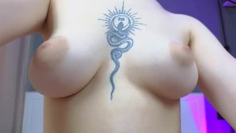 Snapshot of avgustina_love chatting on February 26, 8:17 am avgustina_love online show from February 26, 8:17 am