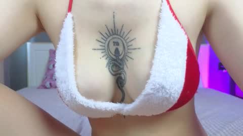 Snapshot of avgustina_love chatting on December 19, 7:51 am avgustina_love online show from December 19, 7:51 am