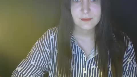 avialenne online show from March 28, 6:07 pm