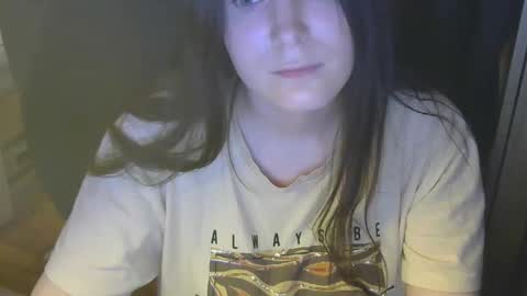 avialenne online show from April 3, 6:28 pm