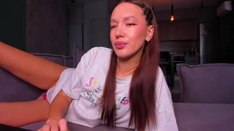 Snapshot of awgustina_sweetheart22 chatting on December 16, 9:24 am Awgustina online show from December 16, 9:24 am