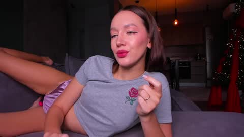 Snapshot of awgustina_sweetheart22 chatting on December 25, 9:45 am Awgustina online show from December 25, 9:45 am