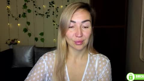 Jully online show from December 4, 6:52 pm