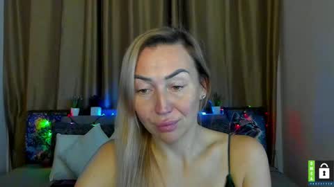 Jully online show from December 13, 7:53 pm