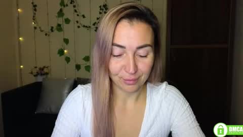 Jully online show from November 18, 6:31 pm