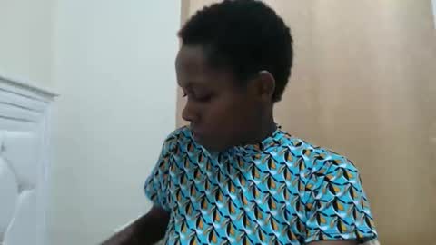 Snapshot of ayatie chatting on September 30, 12:00 pm Ayie online show from September 30, 12:00 pm