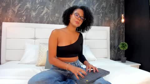 Ayleen online show from March 9, 1:25 pm